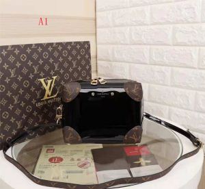秋冬超人気の最新作 LOUIS VUITTON ルイ ヴィトン ショルダーバッグ 多色可選 人気急上昇中