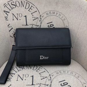 ポーチ 高級感のある素材 ディオール 2020年春限定 DIOR 一番手に入れやすい