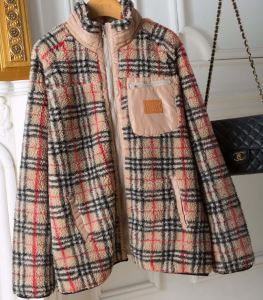 バーバリー 大胆なチェックの人気トレンド BURBERRY 秋服コーデ2020年版 ハーフコート 秋にはやる最新作を先取り