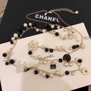 ネックレス 一気にトレンド感満載な着こなし 2020年の春夏に着たい シャネル CHANEL