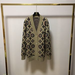 ルイ ヴィトン今季トレンド新作はこれ　 LOUIS VUITTON　秋冬に大注目のカラー　ニットコート　速報2020年秋ファッショントレンド