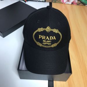 2020年春夏流行ファッション 大人の可愛さを引き立て プラダ PRADA ベー...