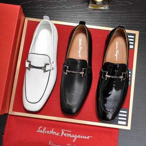 3色可選サルヴァトーレフェラガモ大人っぽく着こなし ビジネスシューズ FERRAGAMO 毎年トレンドアイテムが出る