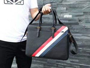流行の注目ブランド トートバッグ 海外限定アイテム トムブラウン THOM BROWNE 日本限定素材