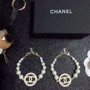 ブレスレット 新しい斬新なスタイル シャネル 2020年の春夏に着たい CHANEL 旬の気分を絶妙に