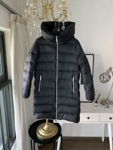 2色可選　今季トレンド新作はこれ　プラダ PRADA　秋冬に大注目のカラー　ダウ...