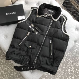 ダウンジャケットやっぱり優しい色 シャネルサイズのよさを感じる新作 CHANEL 【2020秋冬トレンド】押さえておきたい