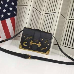 PRADA プラダ 2020特選新作 ショルダーバッグ 海外セレブ定番愛用