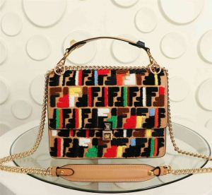上品でベーシック FENDI フェンディ 超人気美品 ショルダーバッグ 今季新作登場