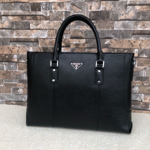 プラダ 今季の主力おすすめ PRADA 人気は今季も健在 ハンドバッグ