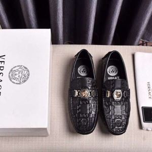 ヴェルサーチ VERSACE 飽きもこないデザイン スニーカー 差をつけたい人にもおすすめ