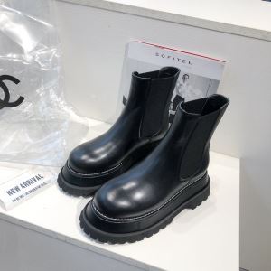 レザーブーツ ファッショントレンドを早速チェック バーバリー2020秋冬流行ファ...
