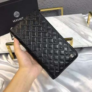 2020年春夏流行ファッション 大人の可愛さを引き立て ヴェルサーチVERSACE 財布