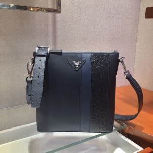 今年の春トレンド ショルダーバッグ 大人の新作こそ プラダ PRADA大幅割引価格