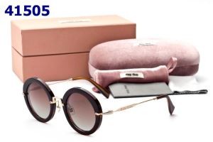 ファッションな印象を与えてくれるMIU MIU ミュウミュウ　季節感を感じるサングラス