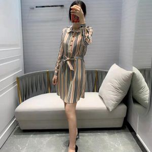 大人の可愛さを引き立て 大人の余裕が漂う バーバリー BURBERRY ワンピー...