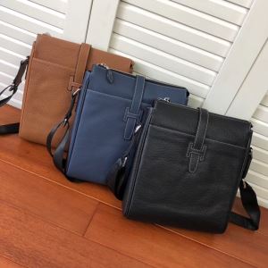 やっぱり優しい色 エルメス HERMES 【2020秋冬トレンド】押さえておきたい ショルダーバッグ サイズのよさを感じる新作 3色可選