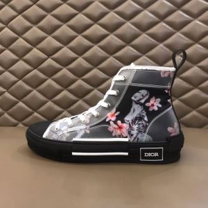 ディオール春夏コレクション新品 DIOR 大活躍する スニーカー 普段見ないデザインばかり