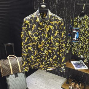 ヴェルサーチVERSACE 2020年春夏のトレンドアイテム 長袖 ロンTロング...