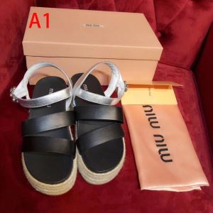 【2020年】夏のファッション 春夏らしい爽やかさ ミュウミュウ MIUMIU サンダル 2色可選