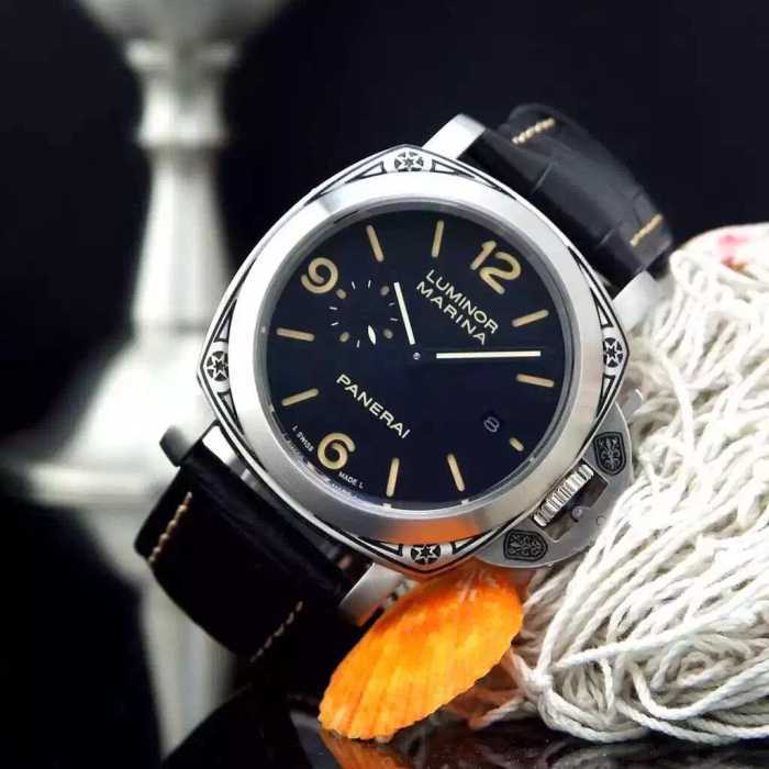 ムダな装飾を排したデザイン 2020 パネライ PANERAI 3針クロノグラフ 日付表示 腕時計