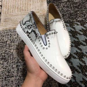 愛用者が多いルブタンコピーPIK BOAT PATENT白Christian Louboutinスリッポンローカットスポーティスニーカースパイク本革