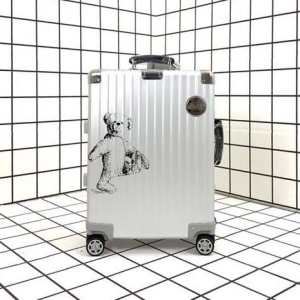 絶妙にオシャレ人気アイテム リモワ 2020春夏トレンドアイテム Rimowa 派手にはなりすぎず スーツケース