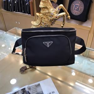 プラダ PRADA 斜め掛けバッグ 今期注目のブランドトレンド 【2020年】夏のファッション