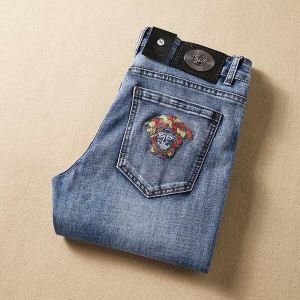 ヴェルサーチ飽きもこないデザイン VERSACE 今季の主力おすすめ ジーンズ