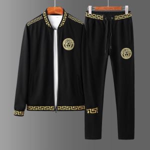 《2020年》今、注目のストリート ヴェルサーチVERSACE 派手にはなりすぎず 上下セット今年流大人っぽさ