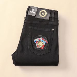 ジーンズ 春夏コレクション新品 ヴェルサーチ 普段見ないデザインばかり VERSACE