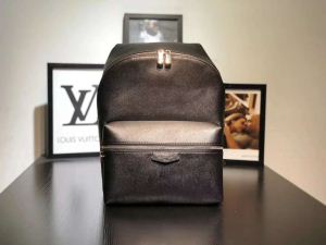 上品でベーシック 2色可選 LOUIS VUITTON ルイ ヴィトン バックパック 2020最安値