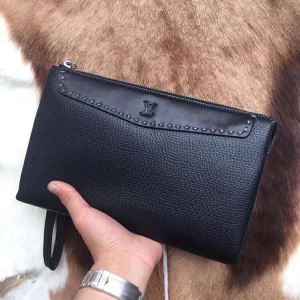 最新のトレンドブランド人気的 《2020年》今、注目のストリート ルイ ヴィトン LOUIS VUITTON ポーチ