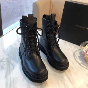 2色可選 気になる2020年秋のファッション ボッテガ ヴェネタ BOTTEGA VENETA 今から取り入れられるトレンド レザーブーツ 秋トレンドの新定番