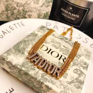 今流行りの最新コレクション 《2020年》今、注目のストリート ディオール DIOR ネックレス