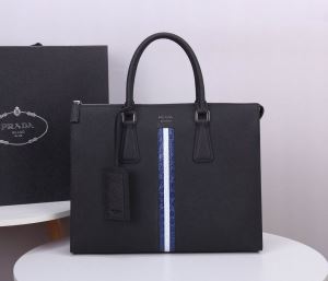 大人気柄 プラダ PRADA 価格帯が低い ビジネスバッグ 非常にシンプルなデザインな