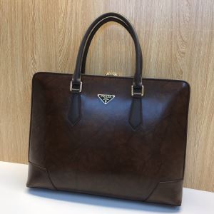 高級感のある素材 プラダ PRADA 海外でも人気なブランド ハンドバッグ 2020年春限定