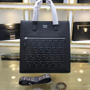お洒落が楽しめる秋冬新品　フェンディ FENDI 202020秋冬ファッションを楽しみ　ハンドバッグ　バランスの取れたコーデスタイル