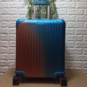 2020年春夏シーズンの人気 リモワ Rimowa今流行りの最新コレクション スーツケース新作コレクションを見る
