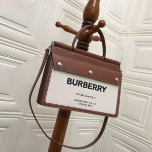 《2020年》今、注目のストリート レディースバッグ 素敵なスタイルで夏の定番 バーバリー BURBERRY 特に夏は人気アイテム