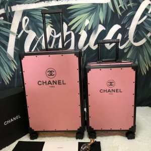 送料込み 希少品 シャネル2020春夏の大注目トレンド CHANELスーツケース NEW素敵