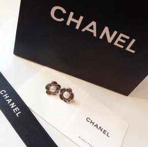 ピアス オススメしたい最新注目ファション シャネル CHANEL 2020春夏人気トレンドアイテム 春夏らしい華やか
