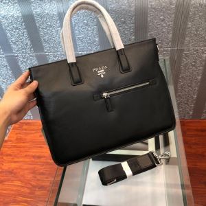 春夏大人カジュアル 2020年春夏のトレンドアイテム プラダ PRADA ビジネスバッグ