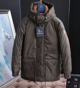 大人にも取り入れやすいコーデ MONCLER モンクレール 軽くて着心地も抜群 ダウンジャケット メンズ 2色可選 20202020秋冬流行色紹介