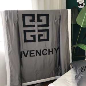 2020春夏トレンドアイテム ジバンシー 寝冷え対策にぴったり GIVENCHY ブランケット 夏はエアコンの効いた部屋対応