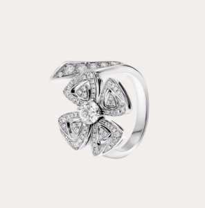この時期の一番人気は リング指輪 コーデの完成度を高める ブルガリ BVLGARI さらに魅力的