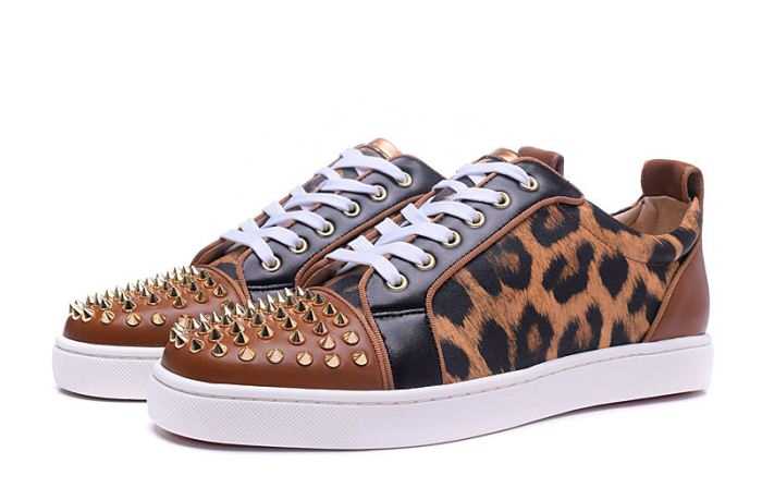 スタイリッシュな印象2020秋冬 クリスチャンルブタンChristian Louboutin フラットシューズ