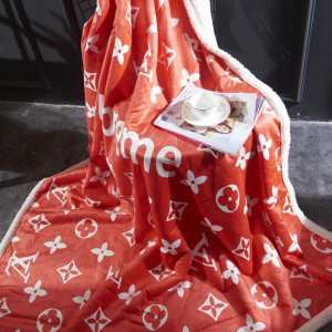 シュプリーム SUPREME 一気にトレンド感満載な着こなし ブランケット 肌の方にも安心していただける 知的優秀アイテム