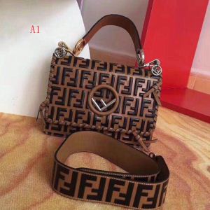 圧倒的人気新着 フェンディ 3色可選 FENDI ハンドバッグ一味違うデザイン