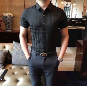 非常にシンプルなデザインな シャツ 普段見ないデザインばかり バーバリー BUR...